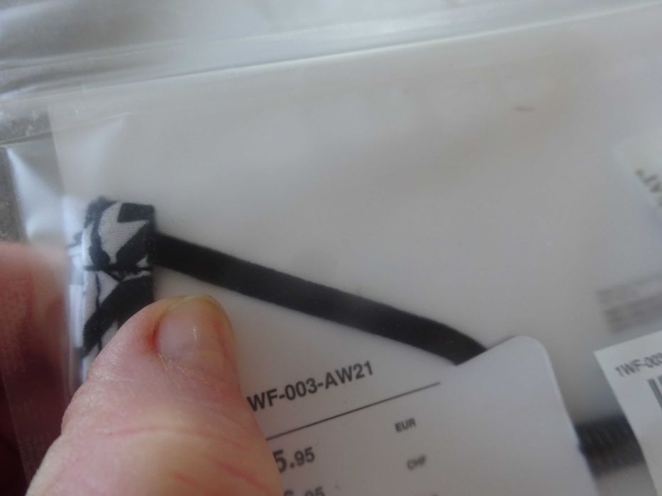 nowa Maseczka materiałowa sklep CCC 18,5 x 9 cm granatowa róże pepitka