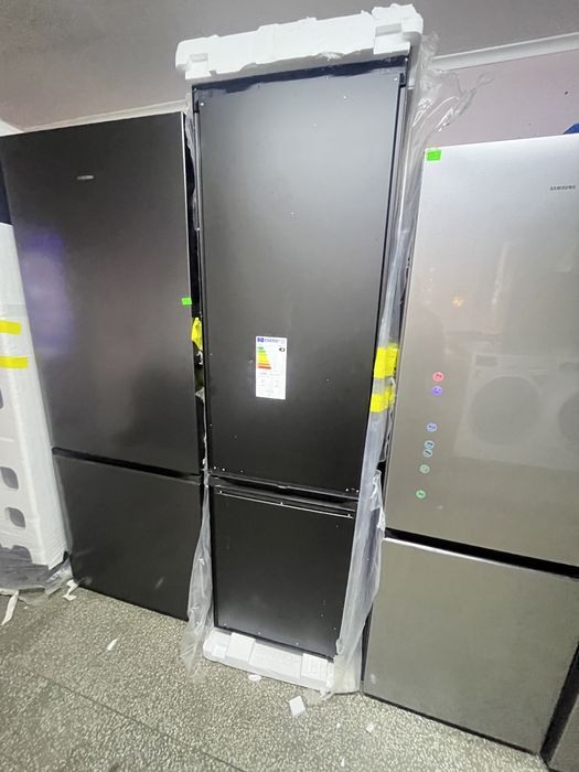 Холодильник для вмонтування Samsung