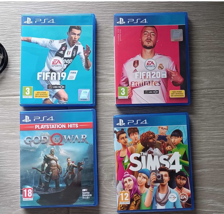 PS4 - 1T - com um comando e  4 jogos (como nova)