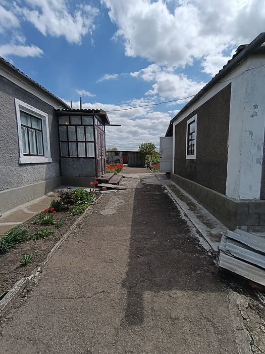Продається будинок за межами міста