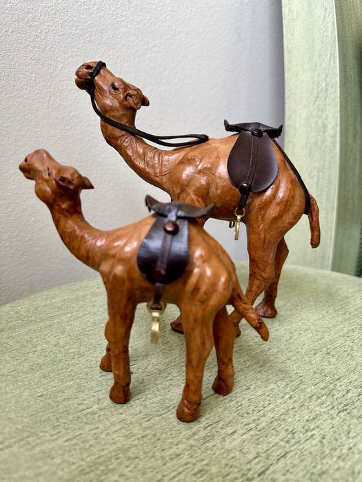 Dwie piękne figurki Wielbłądy VINTAGE