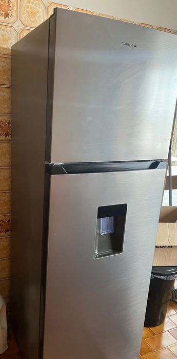 Frigorífico semi novo