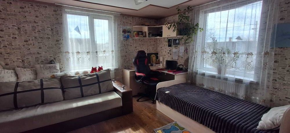 Продаж частини будинку на Польовій з окремим двором і хорошим ремонтом!