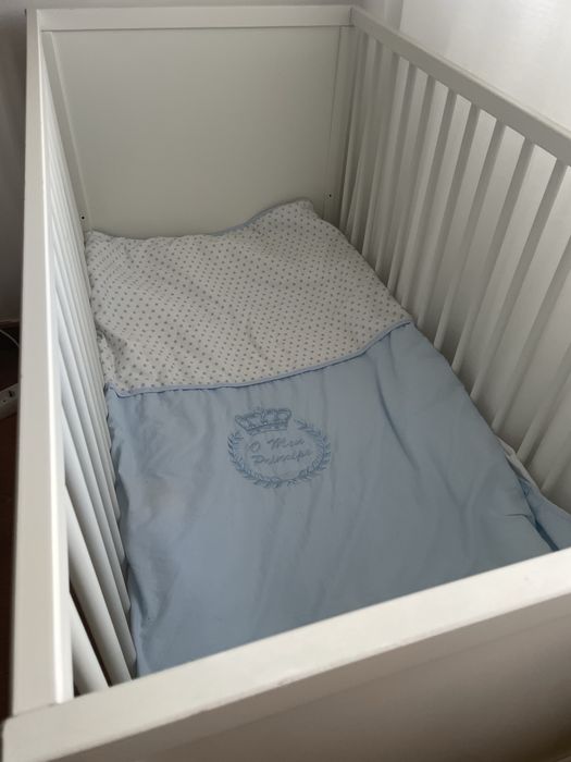 Berço ikea + enxoval completo de cama de bebé