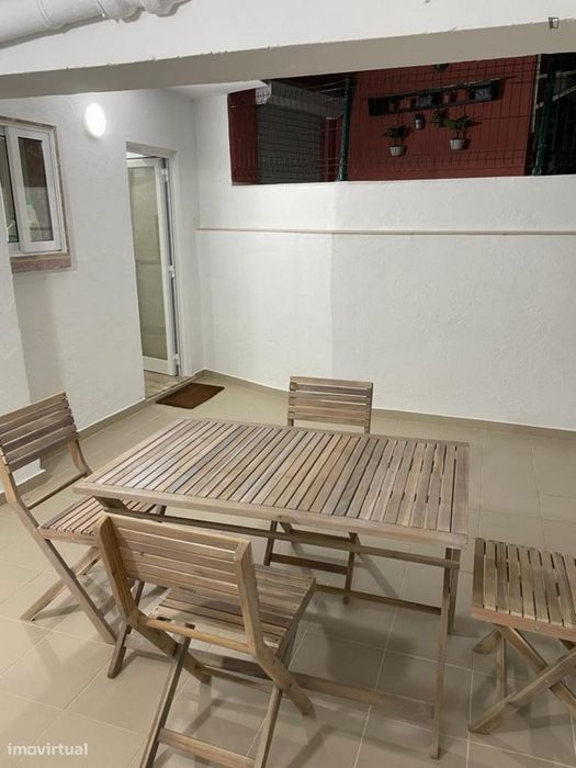 Quarto - localizado em Parque das Nações Lisbon
