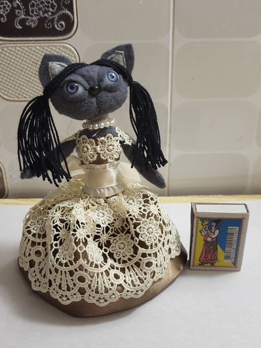 Игрушка Кошечка Киця из фетра интерьерная, ручная работа