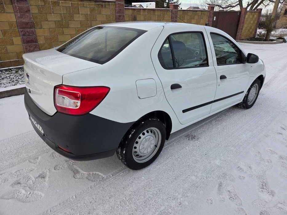 В ідеальному стані Dacia Logan 2015. Не битий, не фарбований