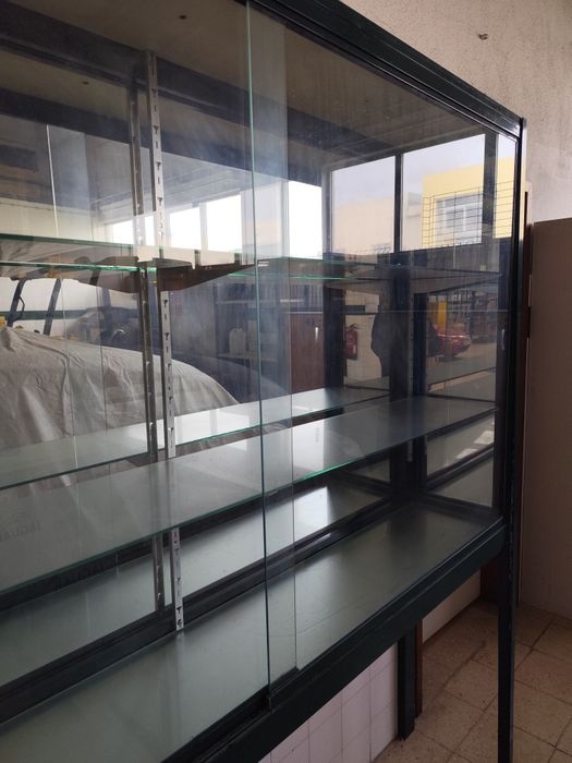 Vitrine / Expositor em Vidro para Loja