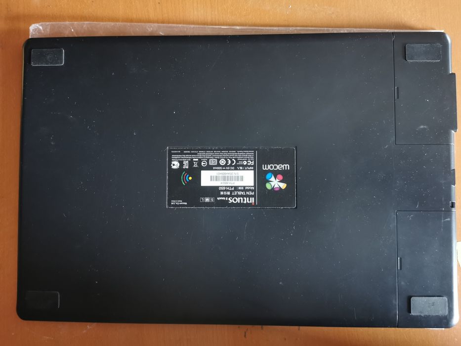 Графічний планшет Wacom Intuos 5 touch (PTH-650).