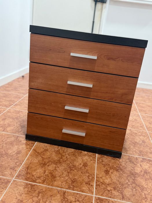 Cómoda madeira maciça