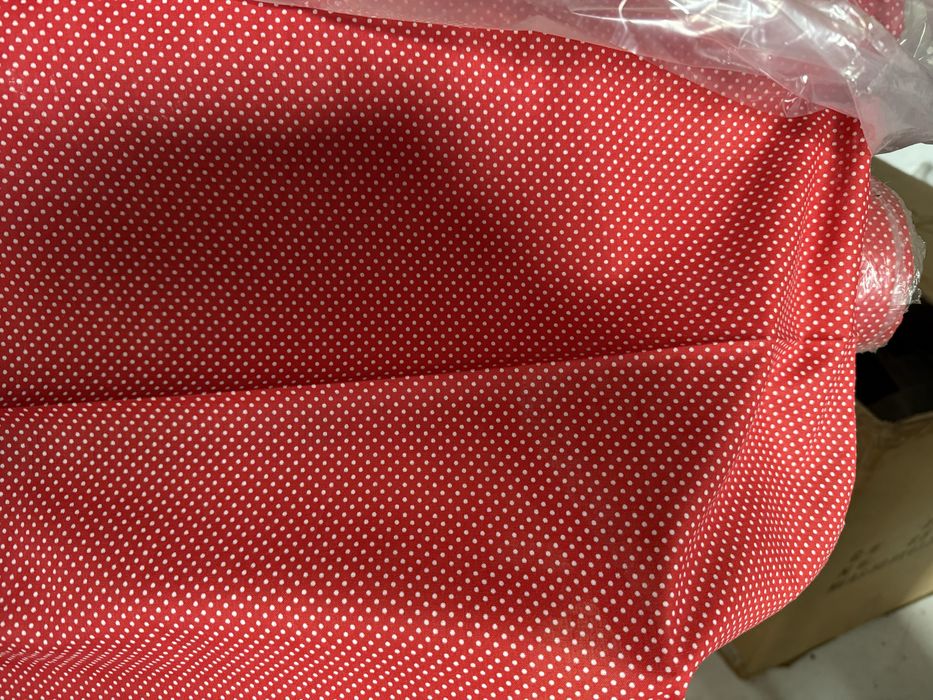 Tecido de popeline 100%algodao, com bolinhas, rosa cereja.