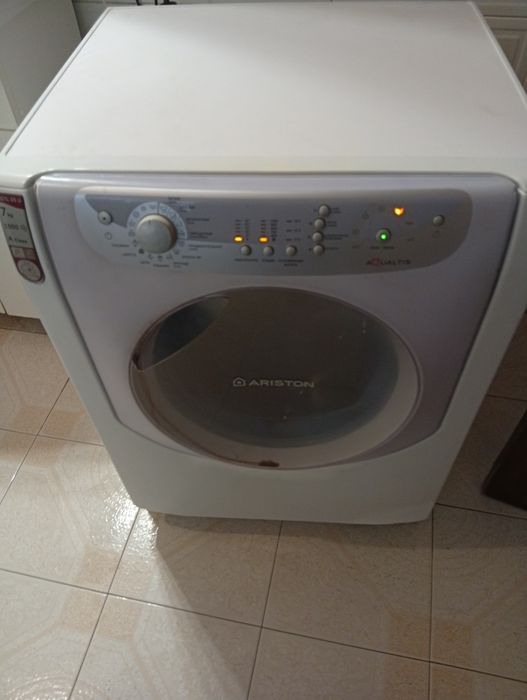 Стиральная пральна машина Ariston 7кг