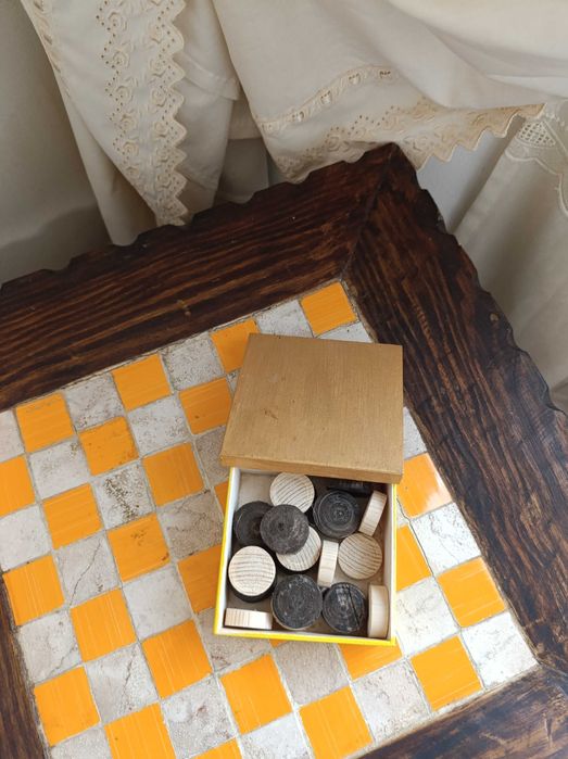 Tabuleiro Xadrez e, Madeira maciça, trabalhada e Ladrilhos - Artesanal