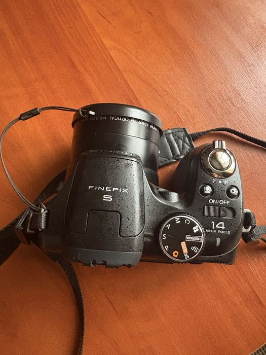Напівпрофесійний фотоапарат Fujifilm FinePix S2950