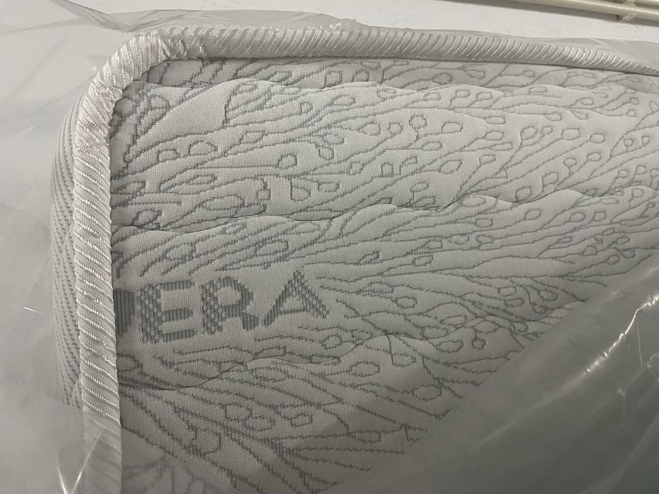 Cama/Sofá  Cor Branca, com colchão , NOVA