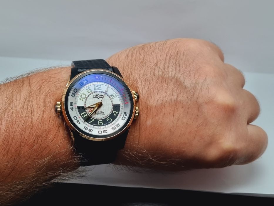 Золотые часы Vulcain X-Treme GMT 105924.159