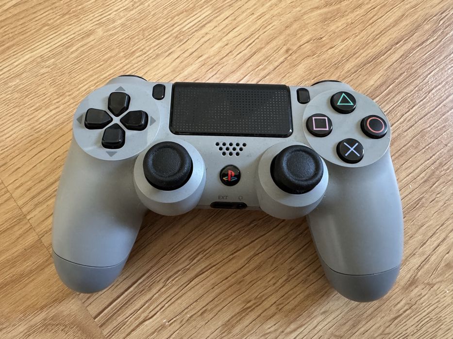 PS4 1TB + acessorios