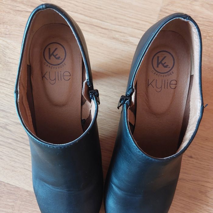 Buty kobiece na koreczku