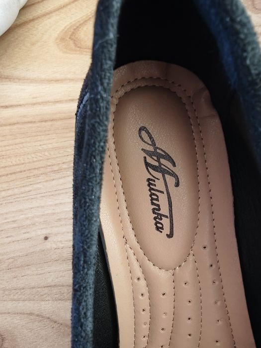 Buty mokasyny na małej koturnie