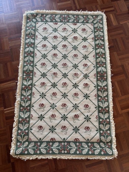 Tapetes de arraiolos feitos à mão