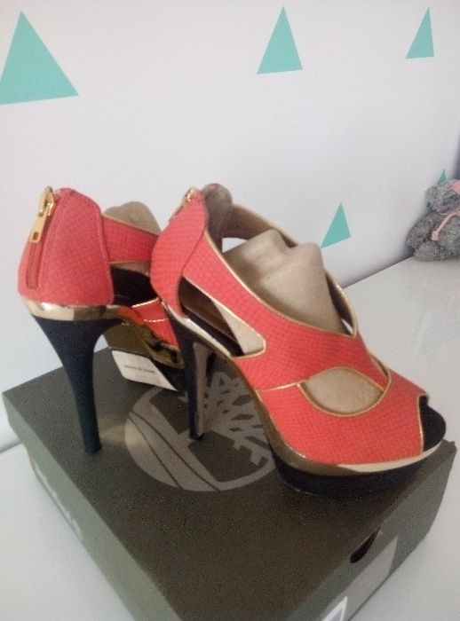 Жіночі босоніжки