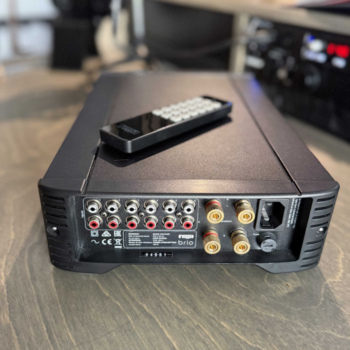 Amplificador Rega Brio