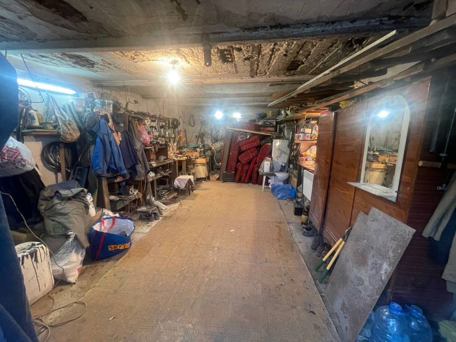 Продається гараж м.Броди ( біля бродвею)