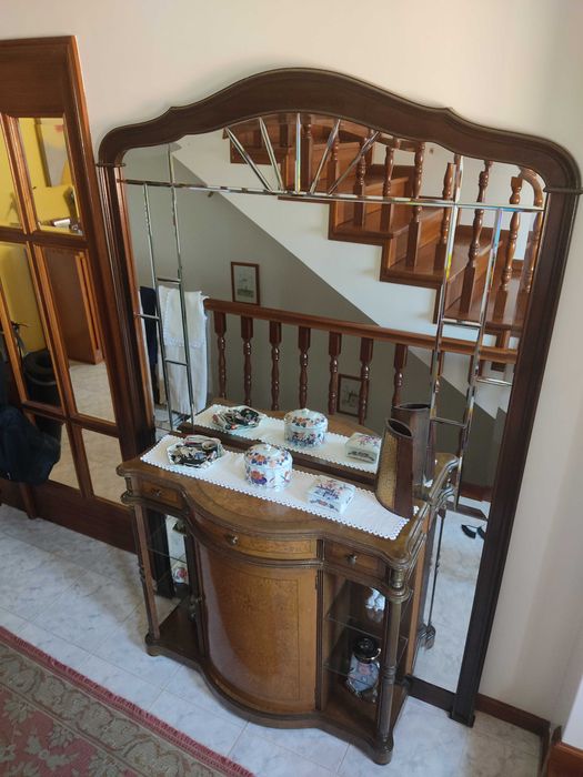 Móvel de corredor com espelho