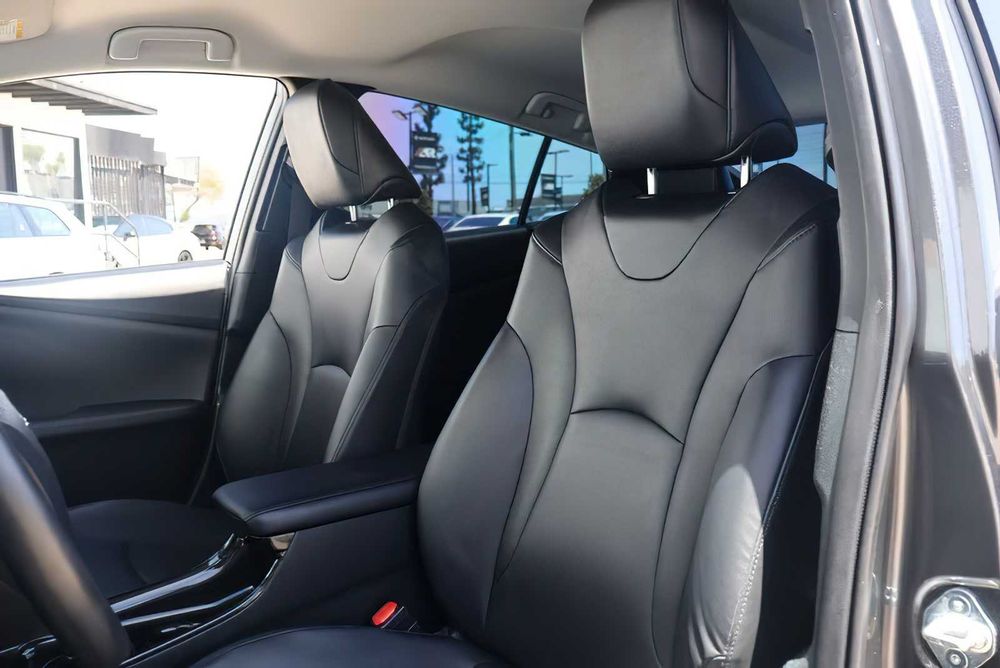 Toyota Prius Prime Advanced      2019