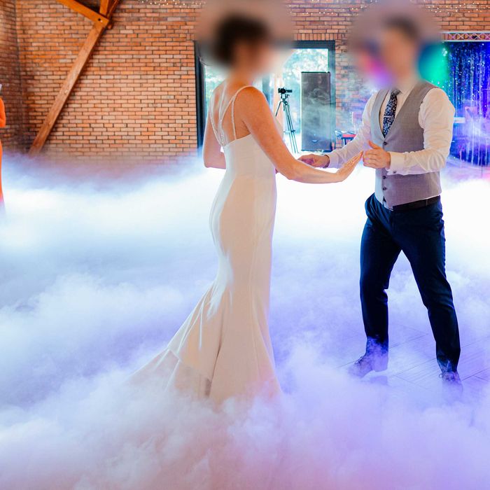 Suknia ślubna w stylu rybki z odpinanym welonem i rękawami – 3 w 1!