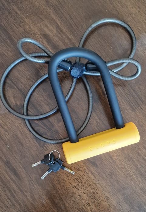 Conj. Acessórios p uso desportivo (Capacete/Cadeado)