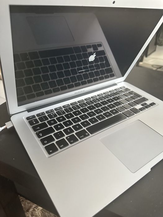 MacBook Air 13 model A1466 i5