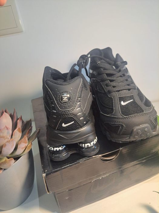 sapatilhaw nike shox supreme
