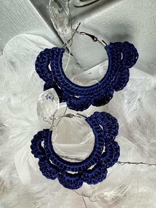 Kolczykie na szydełku. Granatowe kolczyki szydełkowane