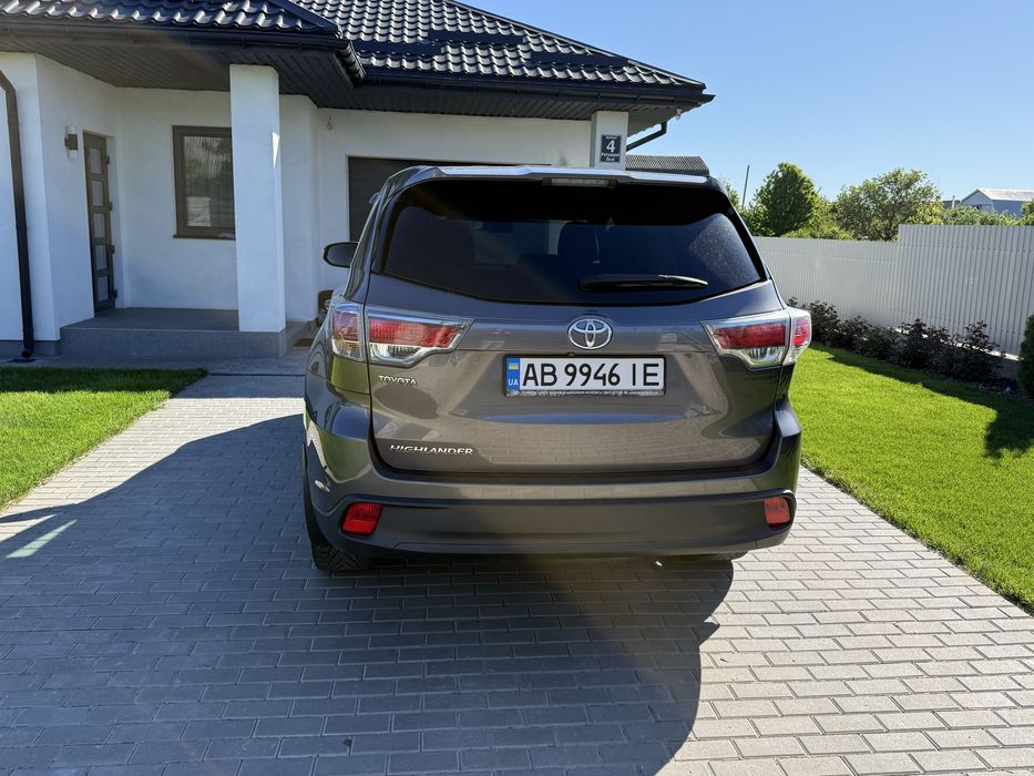 Продам тойоту хайлендер офіційну 2014 року