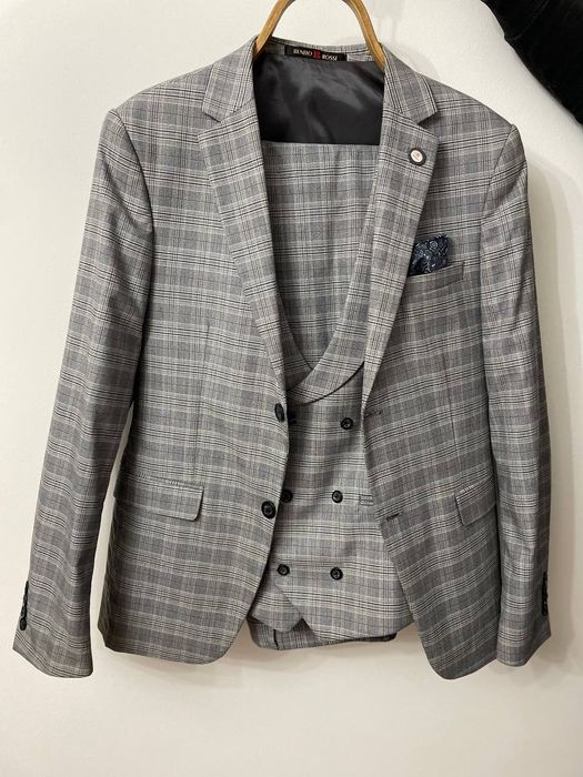 Костюм трійка класичний.