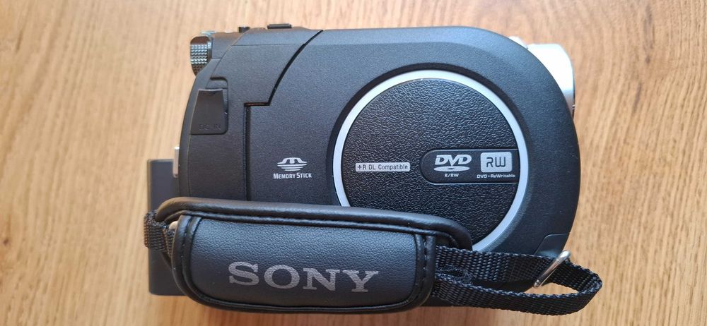 Hybrydowa kamera Sony Handycam DCR-DVD610