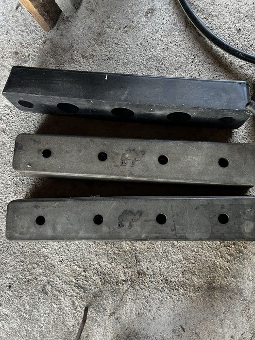 Odbojniki gumowe na zderzaki.