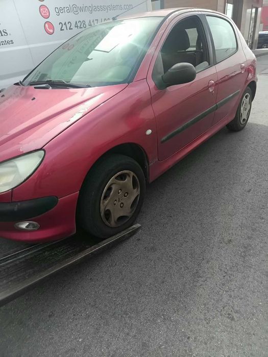 Peugeot 206 vendido às peças