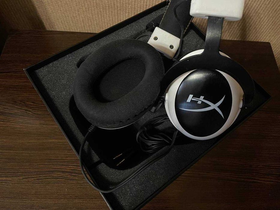 Топовые игровые наушники с микрофоном HyperX Cloud White Edition