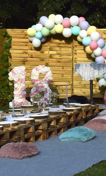 Cyfry z kwiatów 18 urodziny osiemnaste osiemnastka roczek, pastelowe