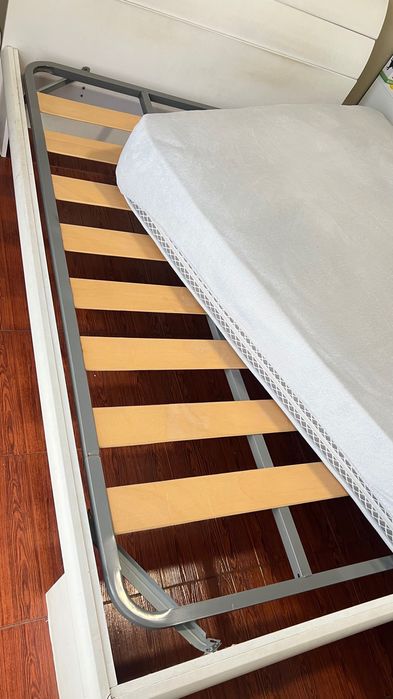 Cama de casal branca