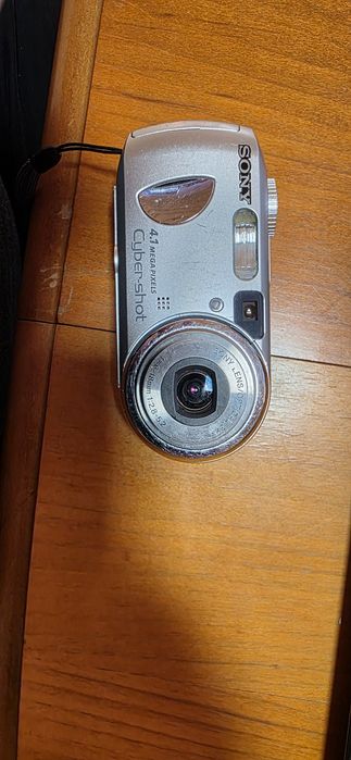 Sony Cyber-shot DSC-P73