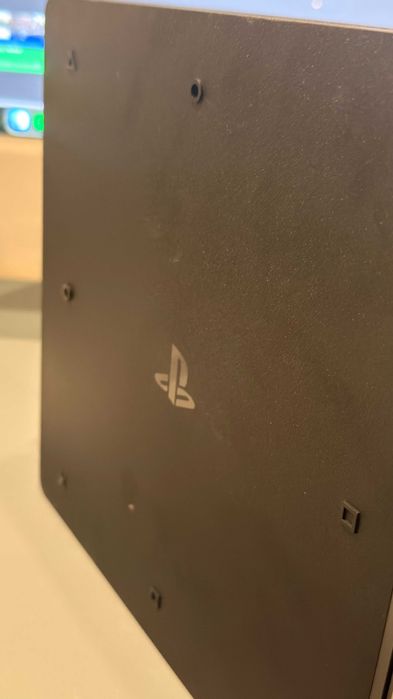 PlayStation 4 Slim + Comando DualShock 4 + Pack de 7 Jogos - Excelente Estado