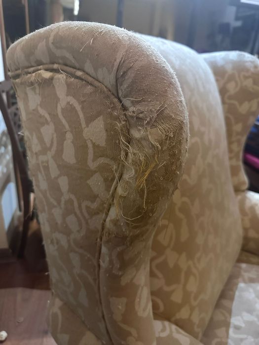 Poltrona usada bege