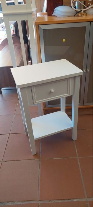 Mesinha de cabeceira