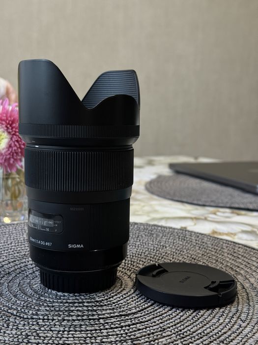 Продам комплект фототехніки Canon фотоапарат, обʼєктиви, спалах, перехідник