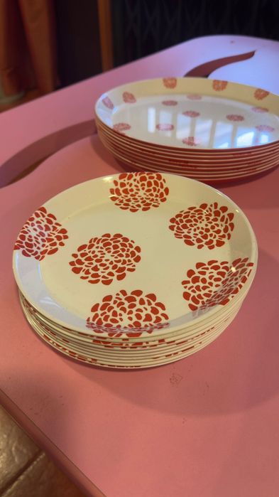 Conjunto de pratos e copos ikea