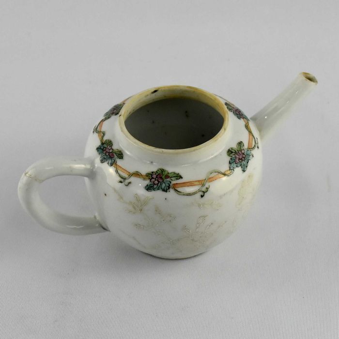 Bule em porcelana da China Qianlong, séc. XVIII, “bianco supra bianco”