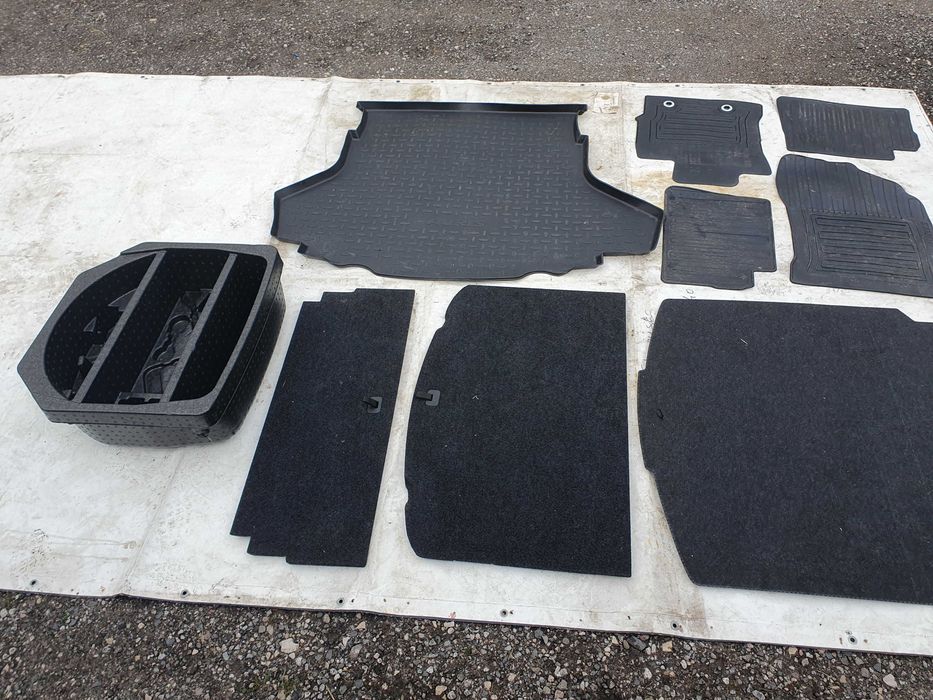 Toyota Auris II kombi lift dywan podłoga wykładzina półka bagażnika